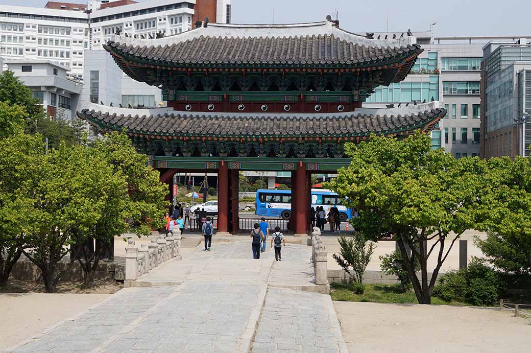 Honghwamun gate