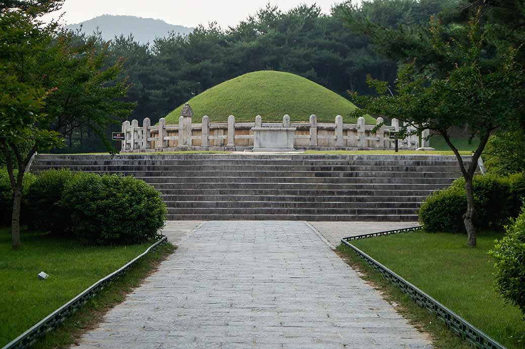 Tomb of Kim Yushin