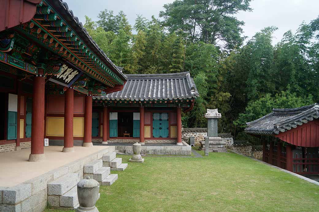 Changyeolsa shrine