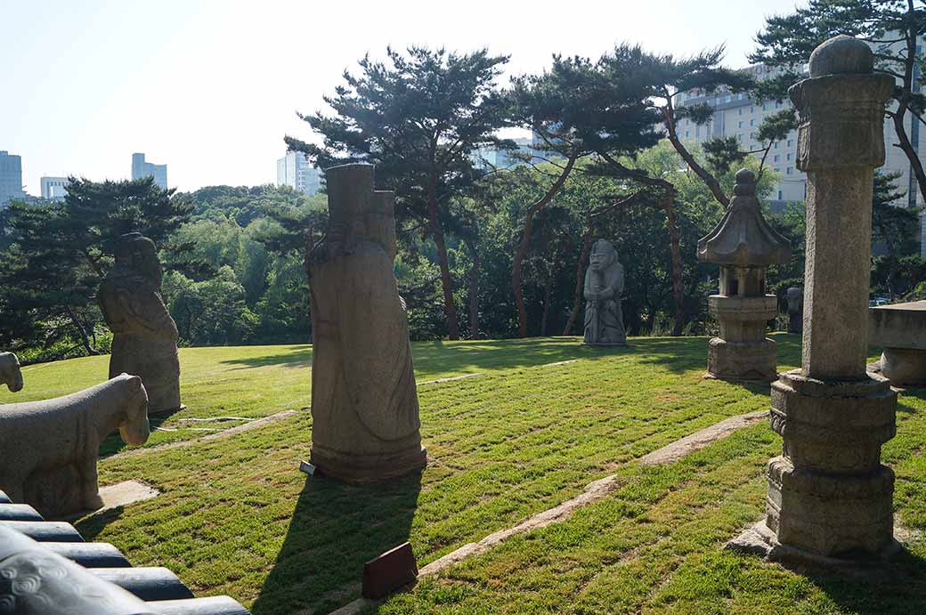 Statues, Samreung Gongwon
