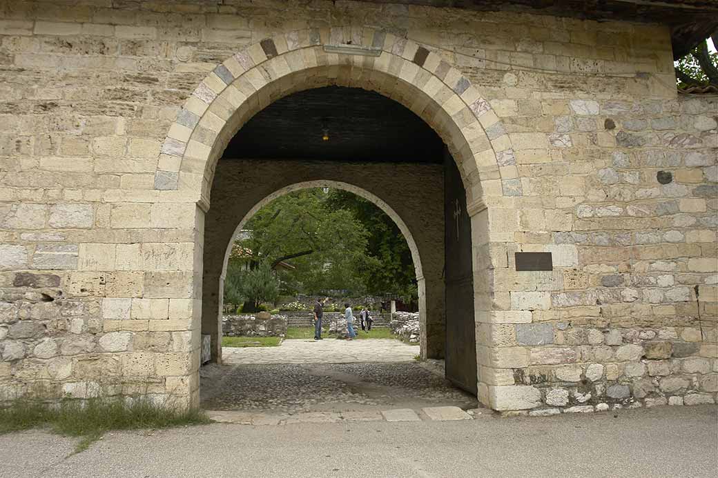 Gate, Pećka Patriaršija
