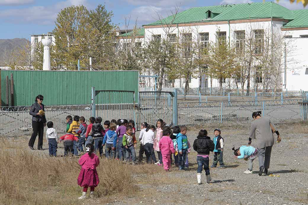 Ölgii school children