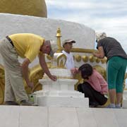 Painting the statue