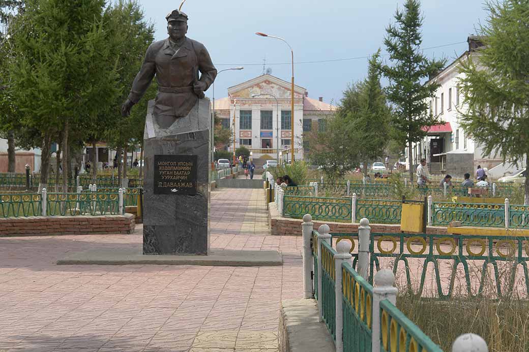 Davaajav statue, Nalaikh