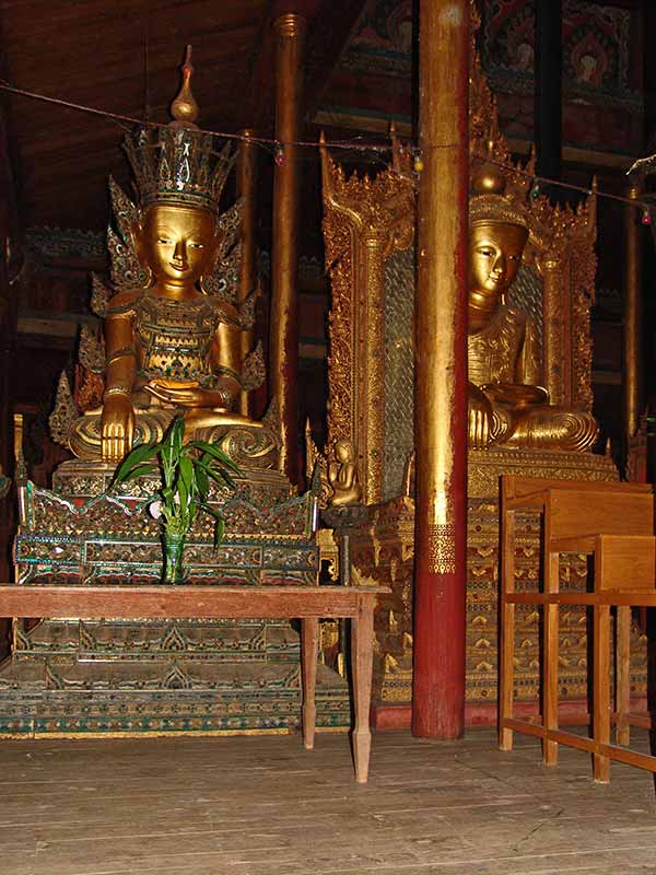 Gilded Buddha statues