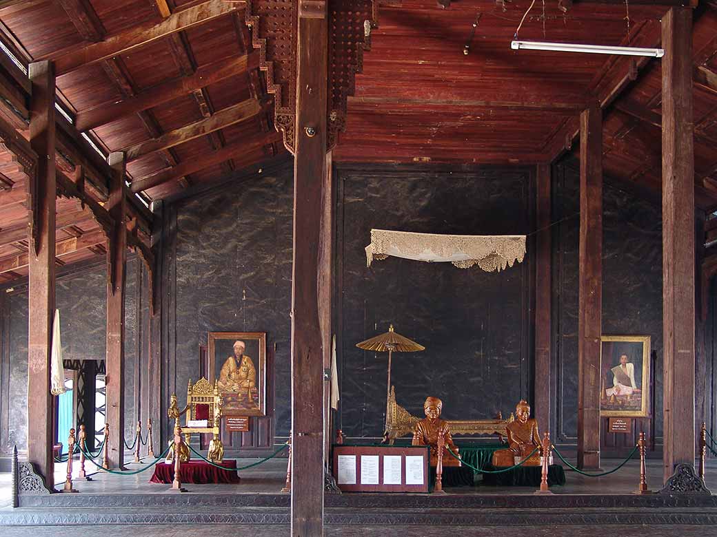 Throne and audience hall