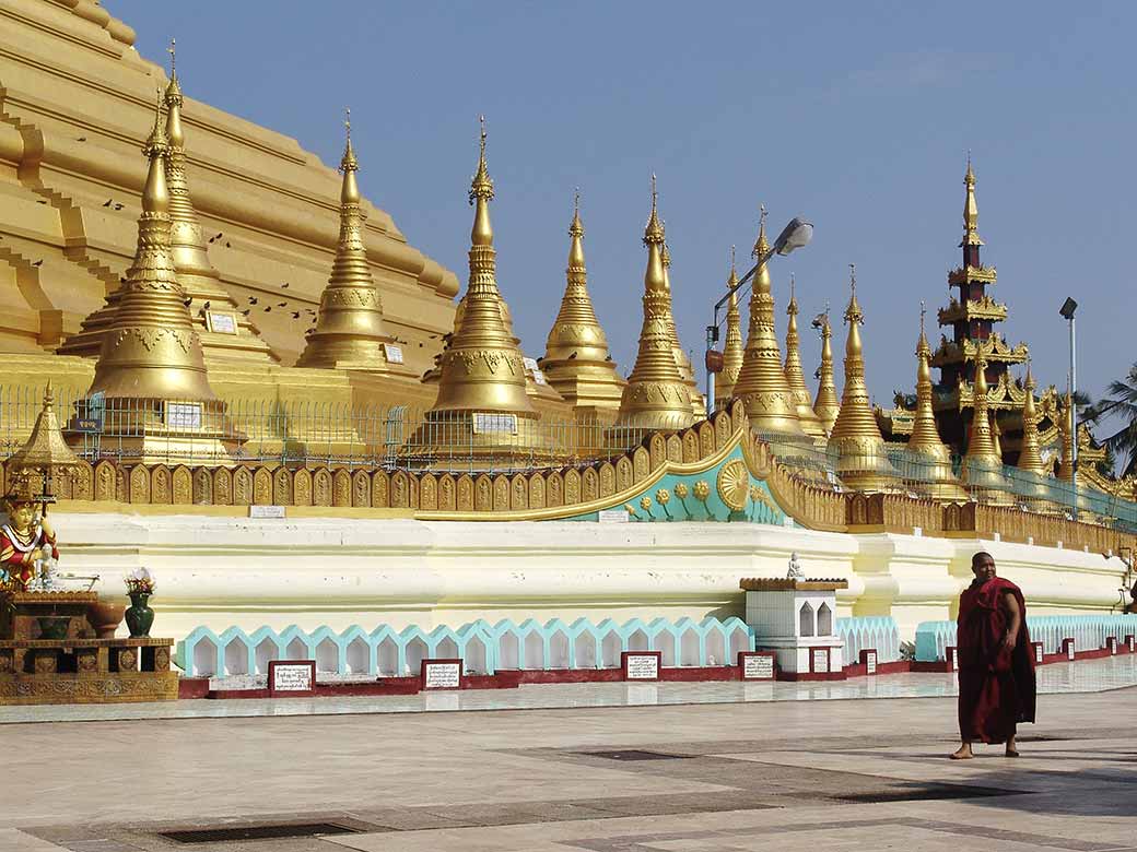 Stupas, Shwemawdaw