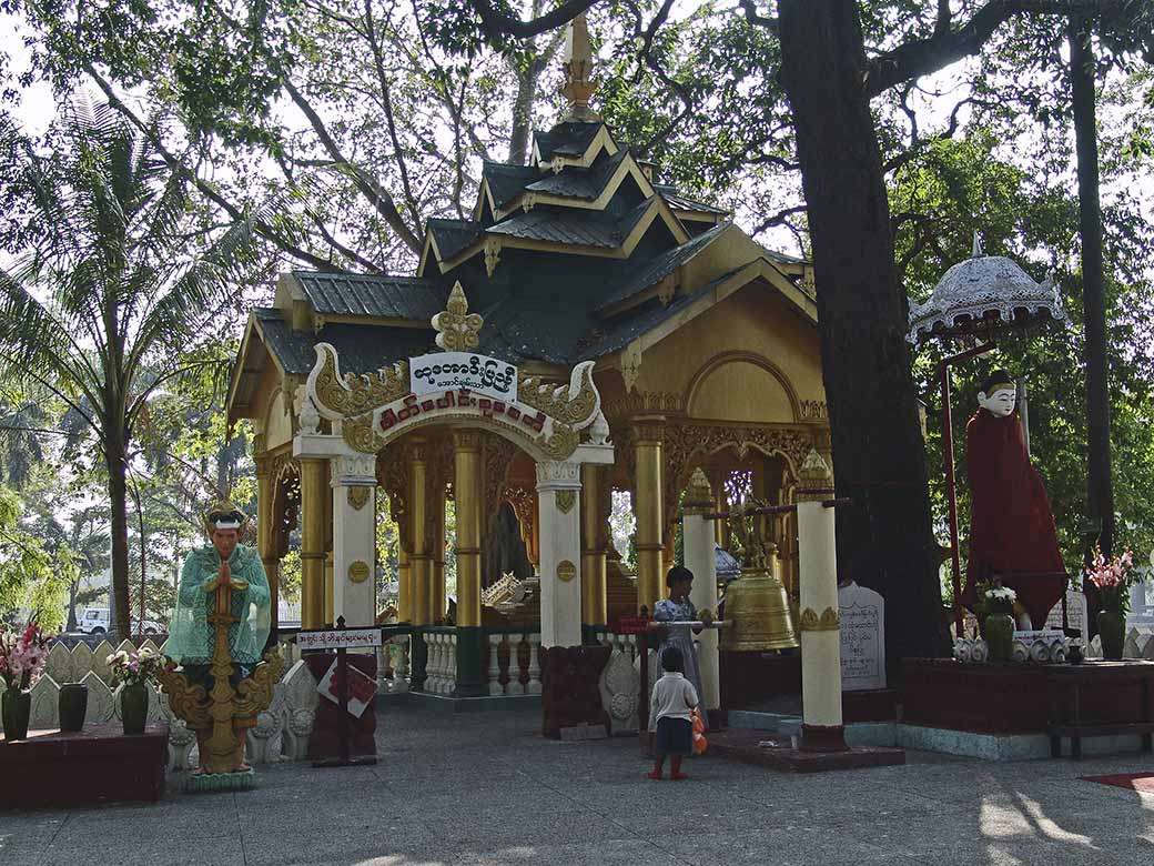 Shin Upagot shrine