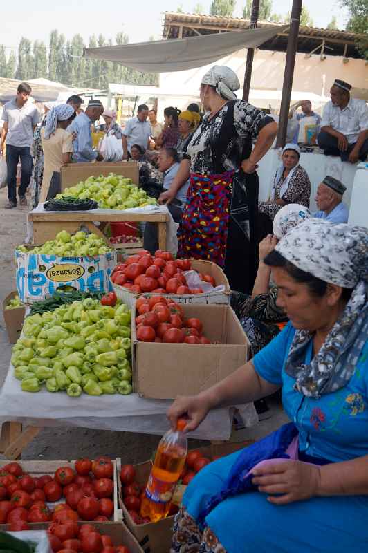 Selling tomatoes, Qumtepa bazaar