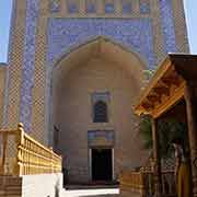 Pahlavan-Mahmud mausoleum gate
