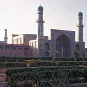 Masjid-e-Jami gardens