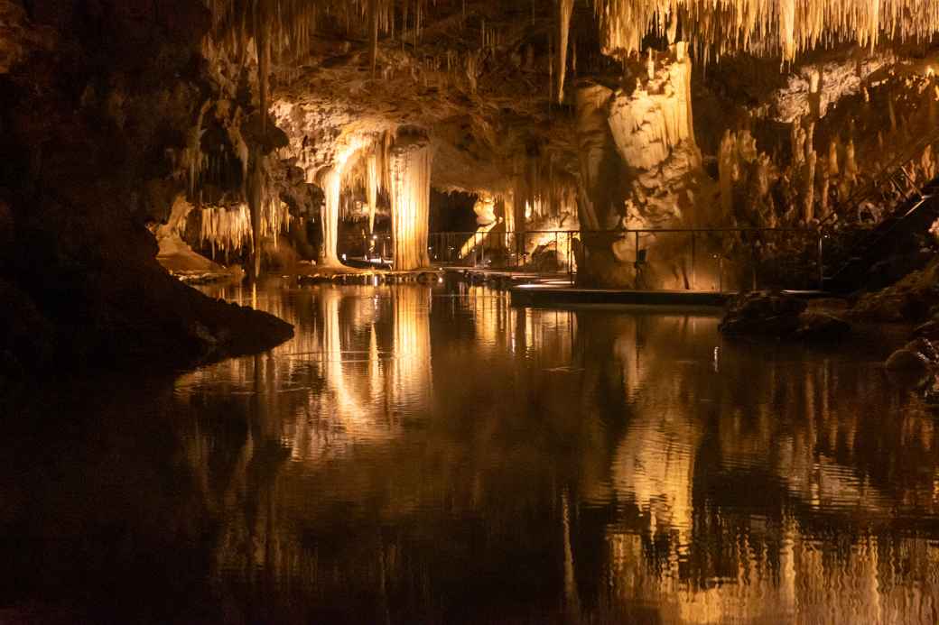 Underground lake, Lake Cave