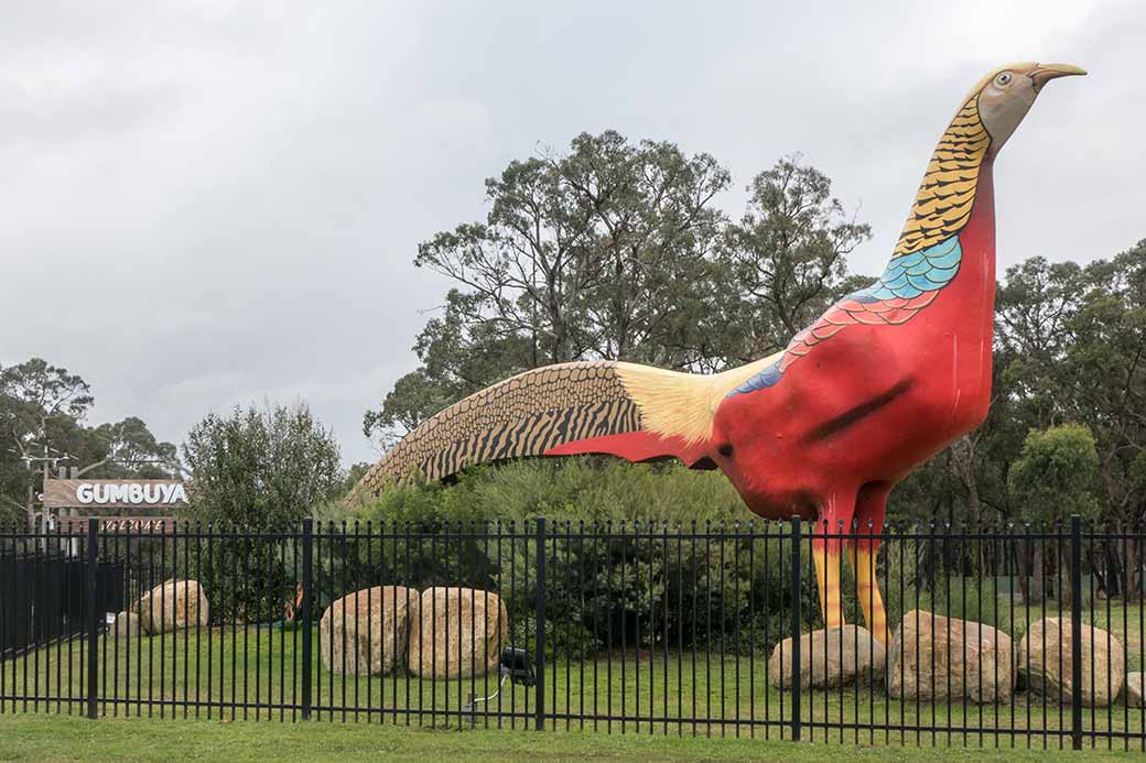 Large pheasant statue, Gumbuya World