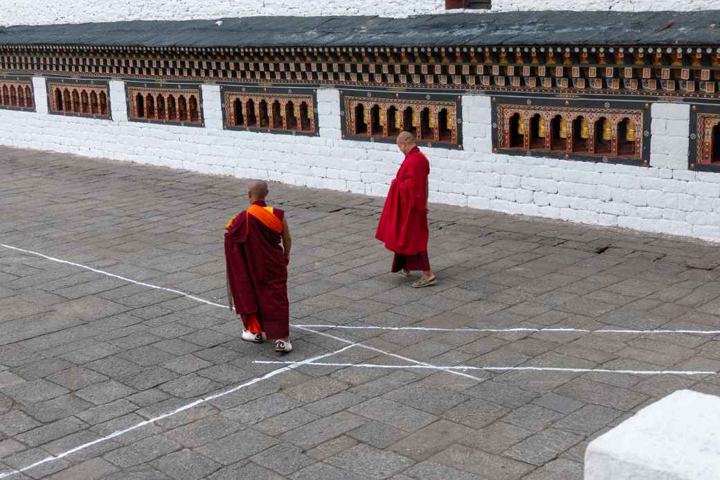 Monks, Tashichho Dzong