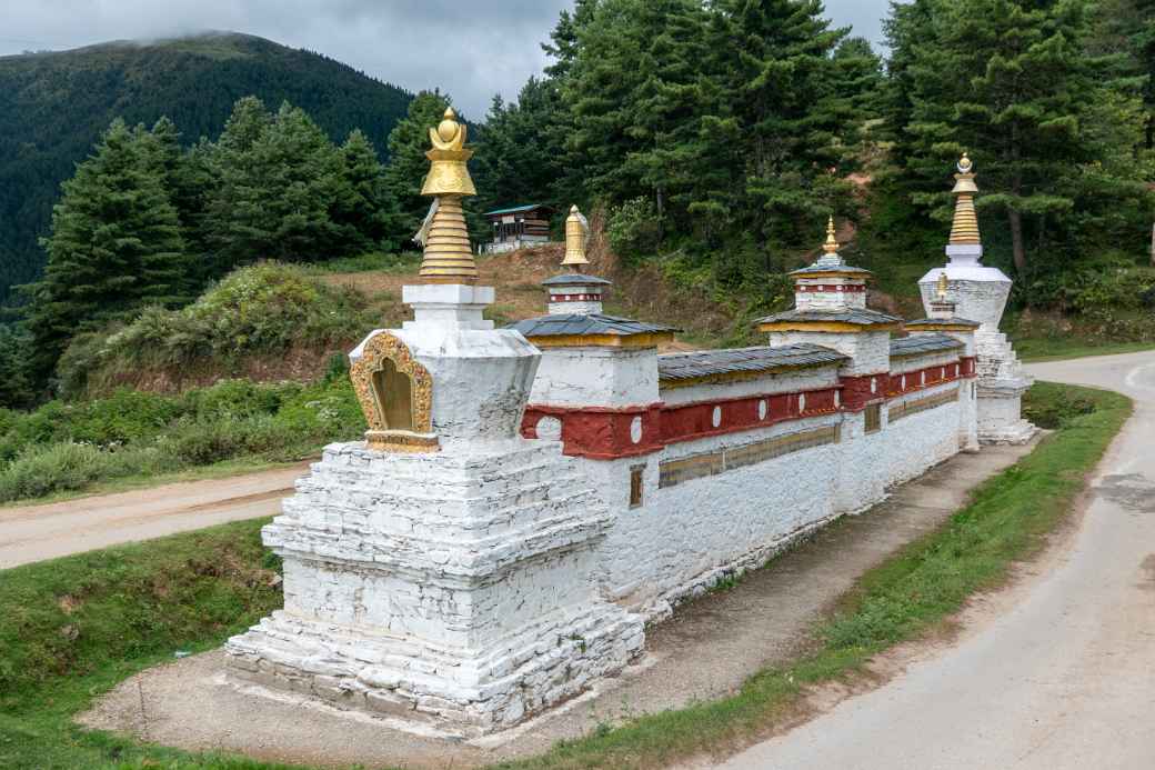 Chortens, Gangtey village