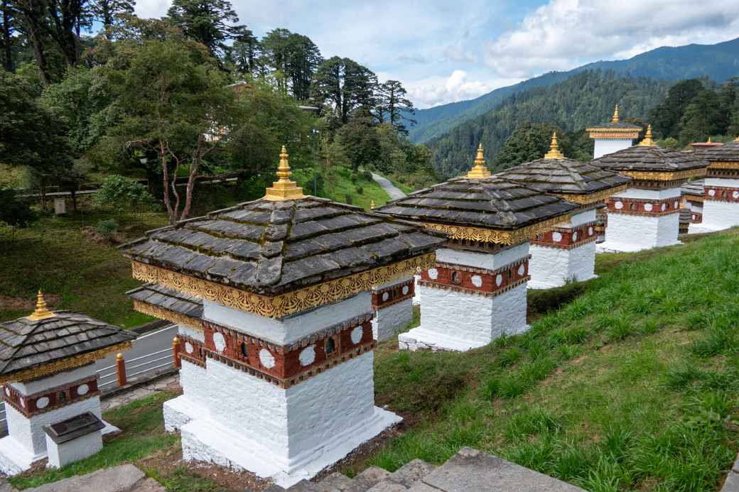 Memorial chortens at Dochu La Pass