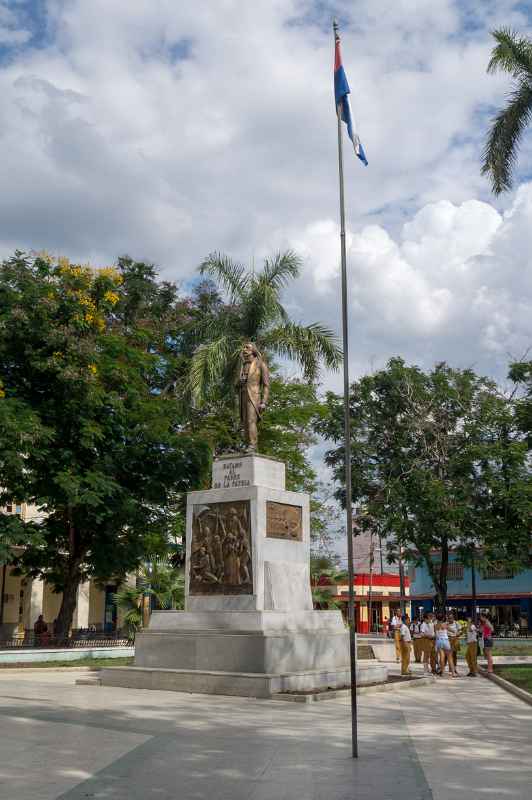 Statue of Céspedes, Bayamo