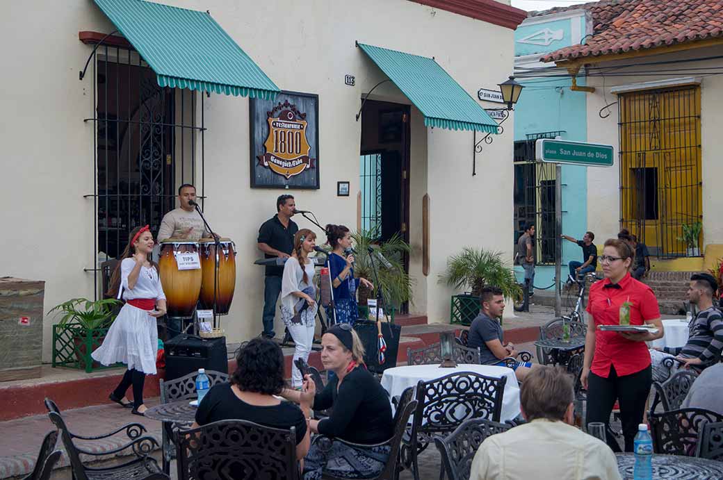 At  Restaurante 1800, Camagüey