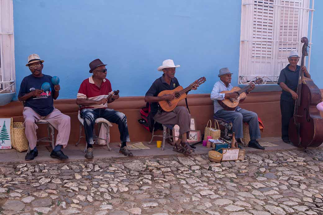 'Los Pinos' music group, Trinidad