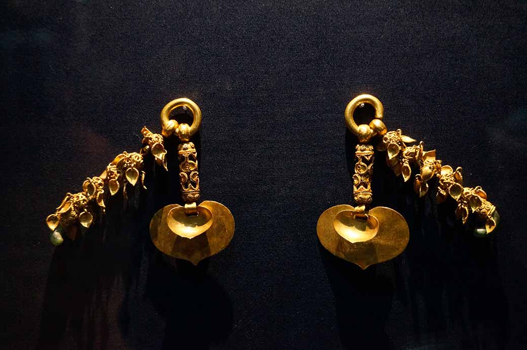 Earrings of King Muryeong