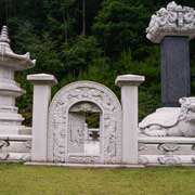 Hwaeomsa monuments