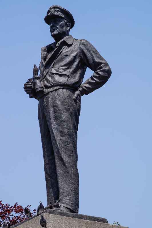 Statue General MacArthur