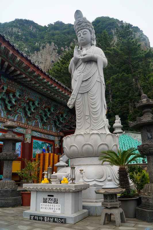 Bodhisattva‎ statue