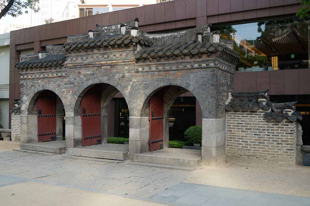 The doors, Hwangudan