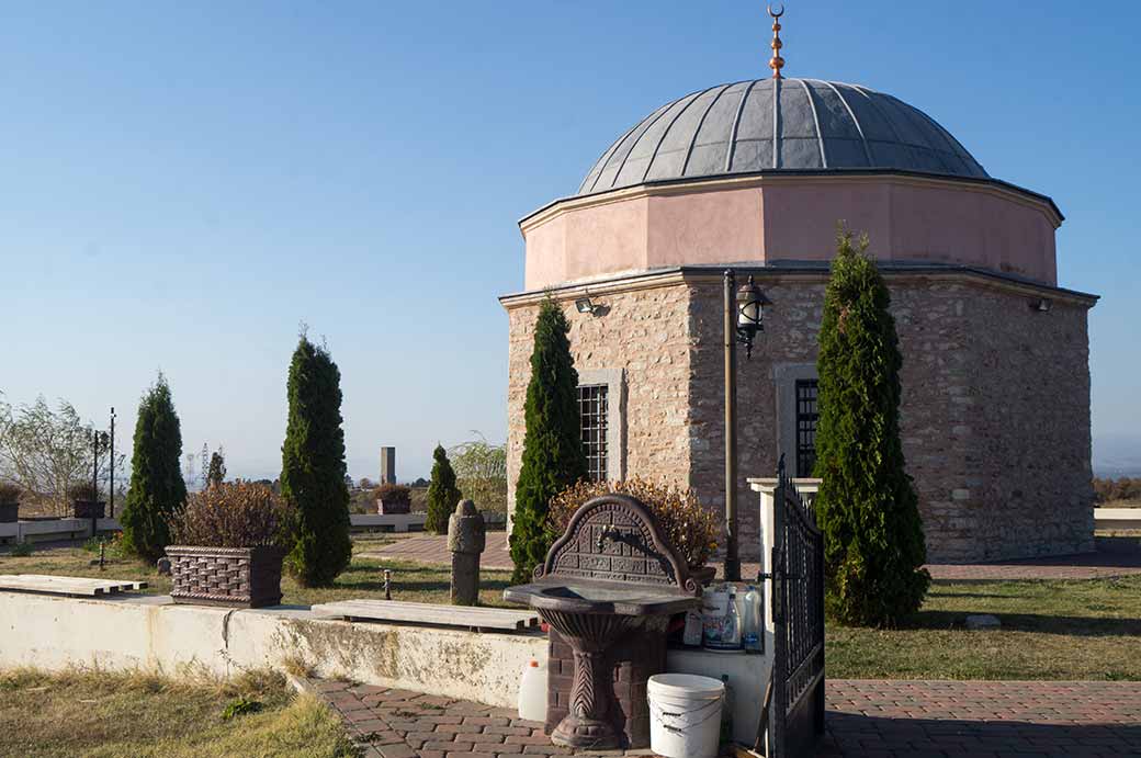 Bayraktarlar Mausoleum