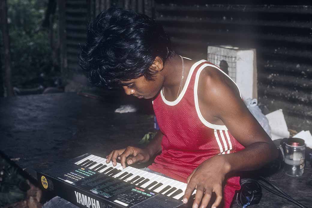 Manuel Siyow playing keyboard