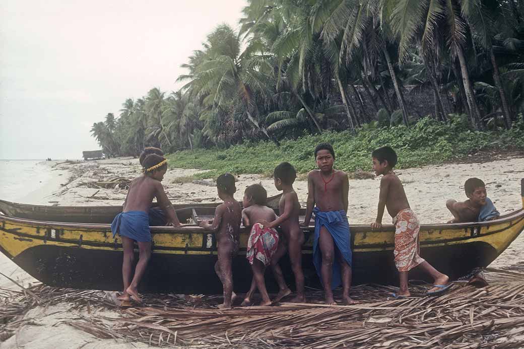Boys on the beach, Satawal