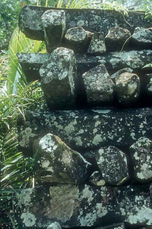 Basalt blocks, Leluh ruins
