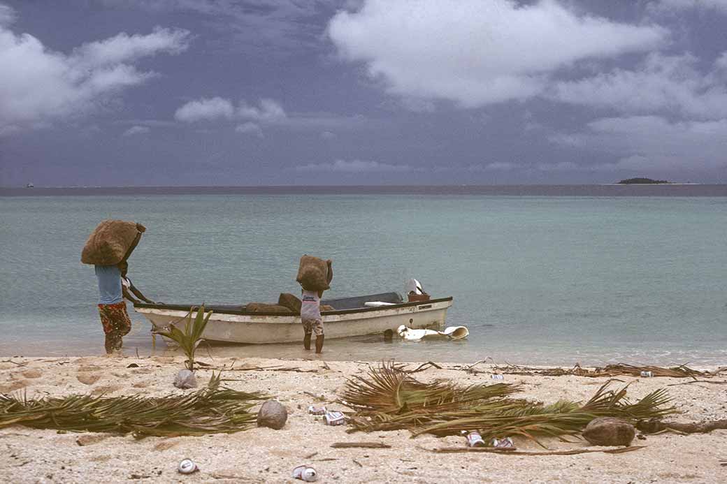 Loading copra, Olimarao Atoll