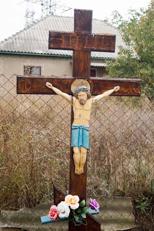 Crucifix, Comrat