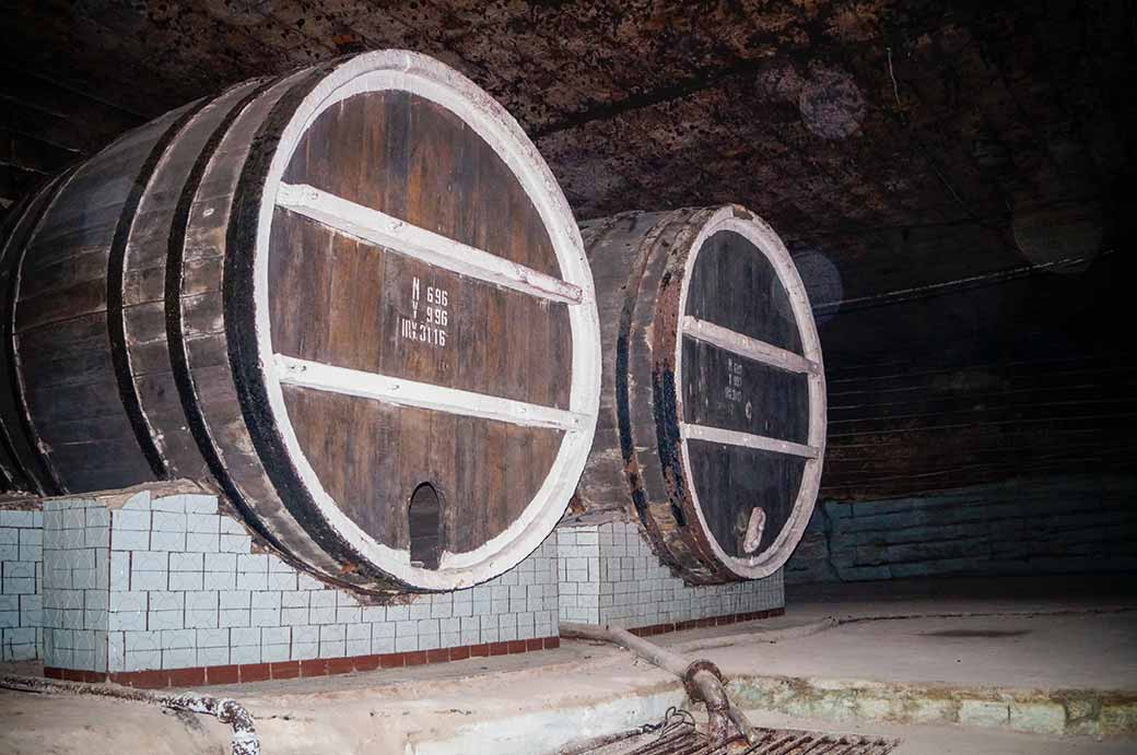 Large wine barrels, Mileștii Mici
