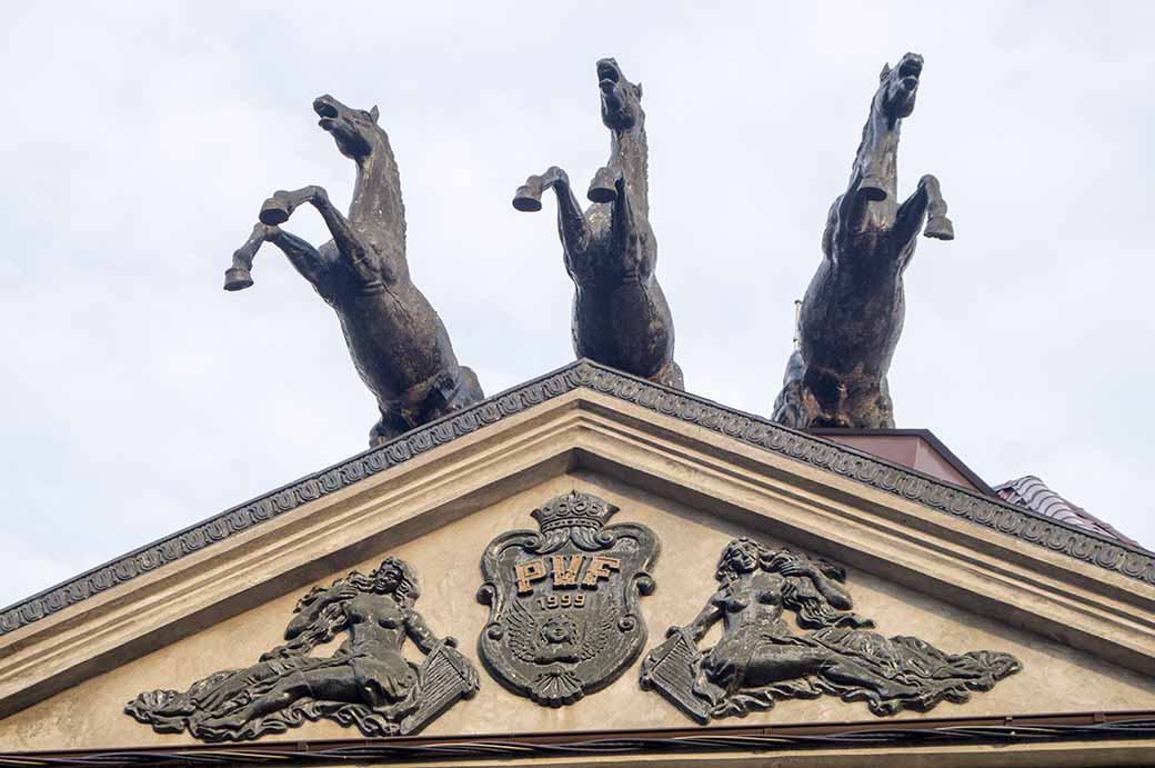 Horse sculptures, Roma house, Soroca