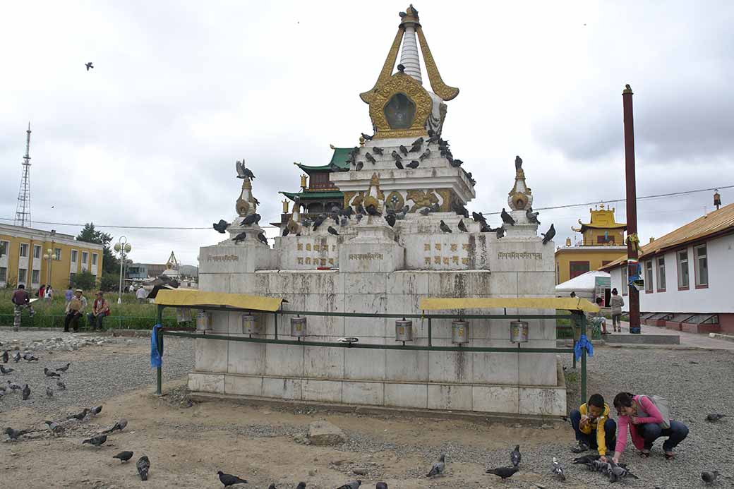Tibetan stupa and pigeons