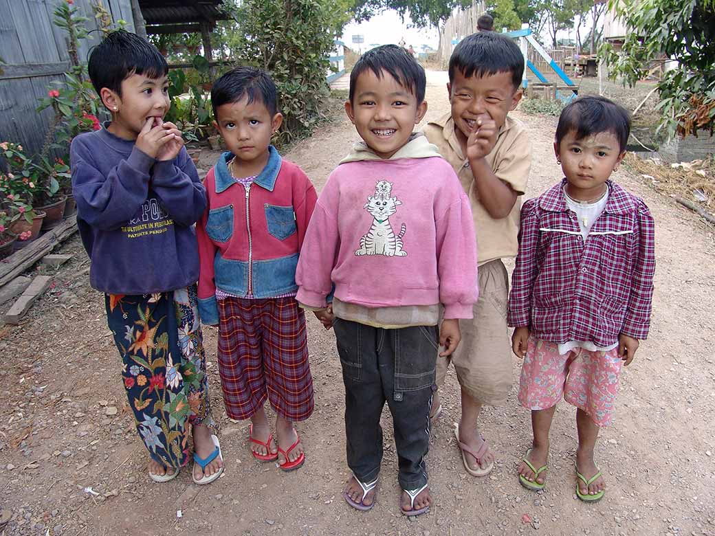 Five kids of Ywa Thit