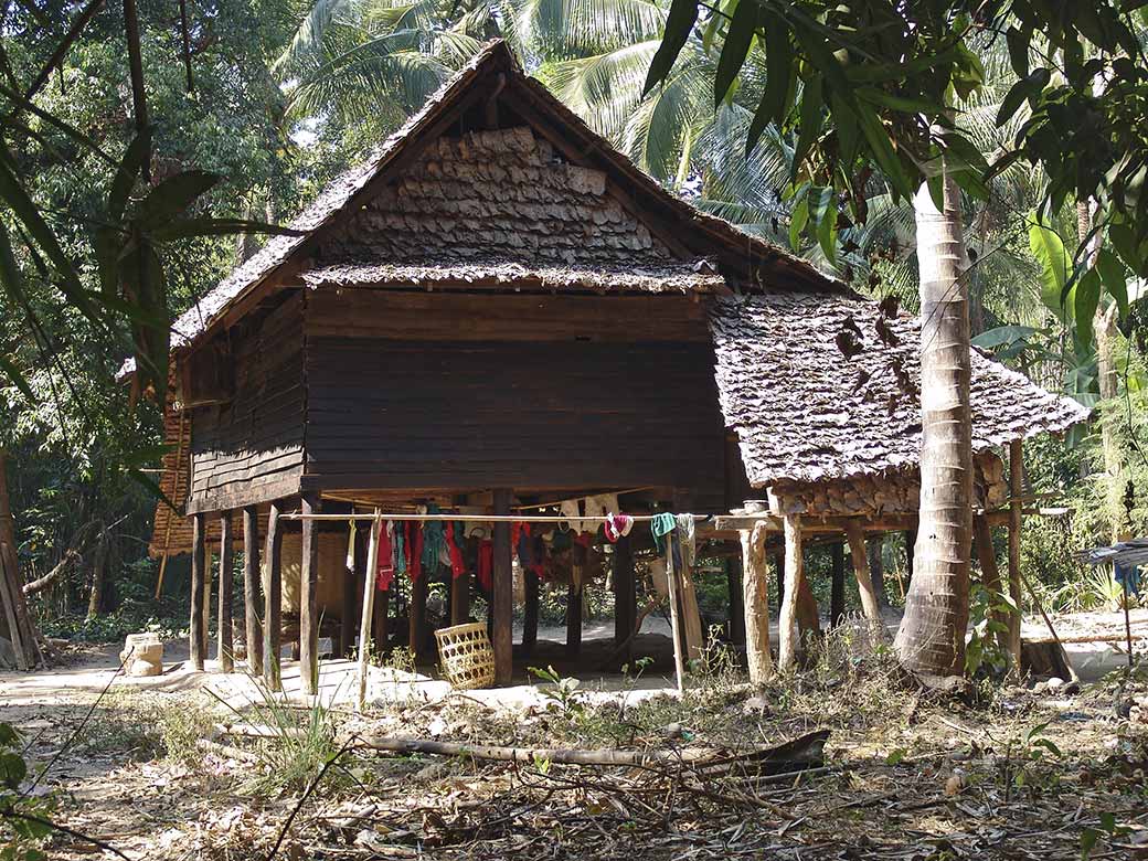 Traditional house, Kawgun