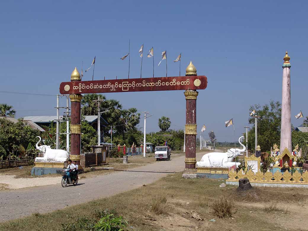Gate, Kyauk Ka Lap