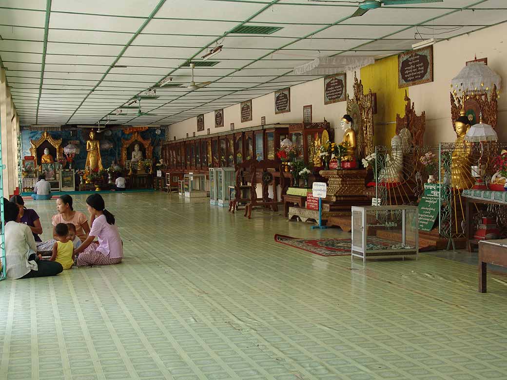 Hall, Botataung Paya