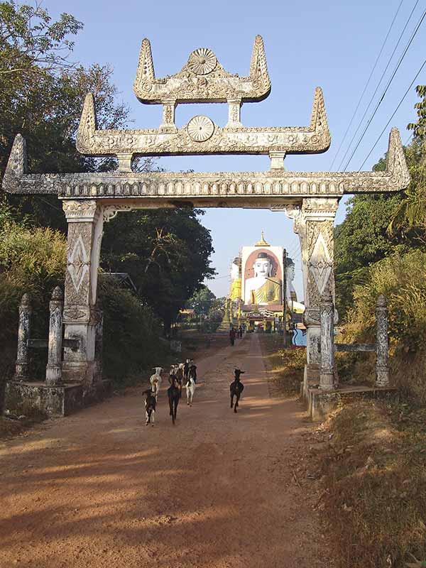 Kyaik Pun Paya gate