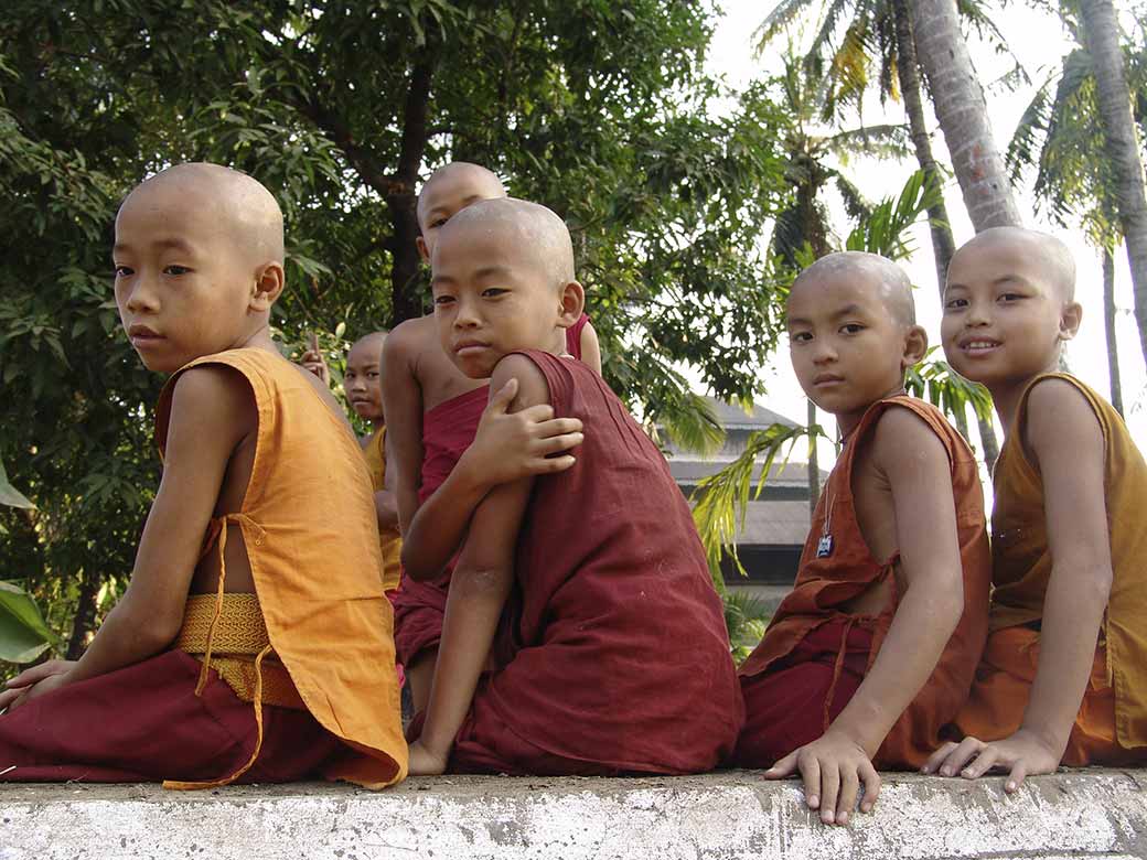 Young monks, Hpa-an