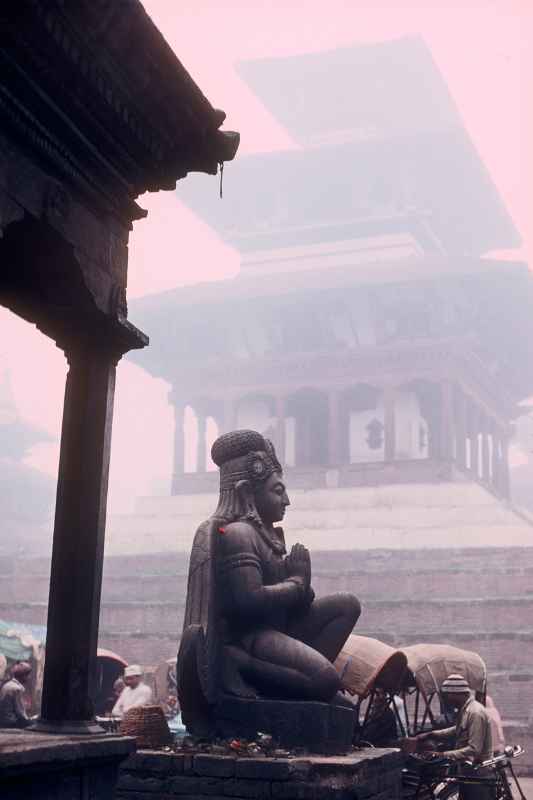 Garuda statue, Maju Dega temple