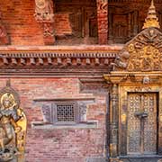 Gilded gate and dancing apsara, Royal Palace