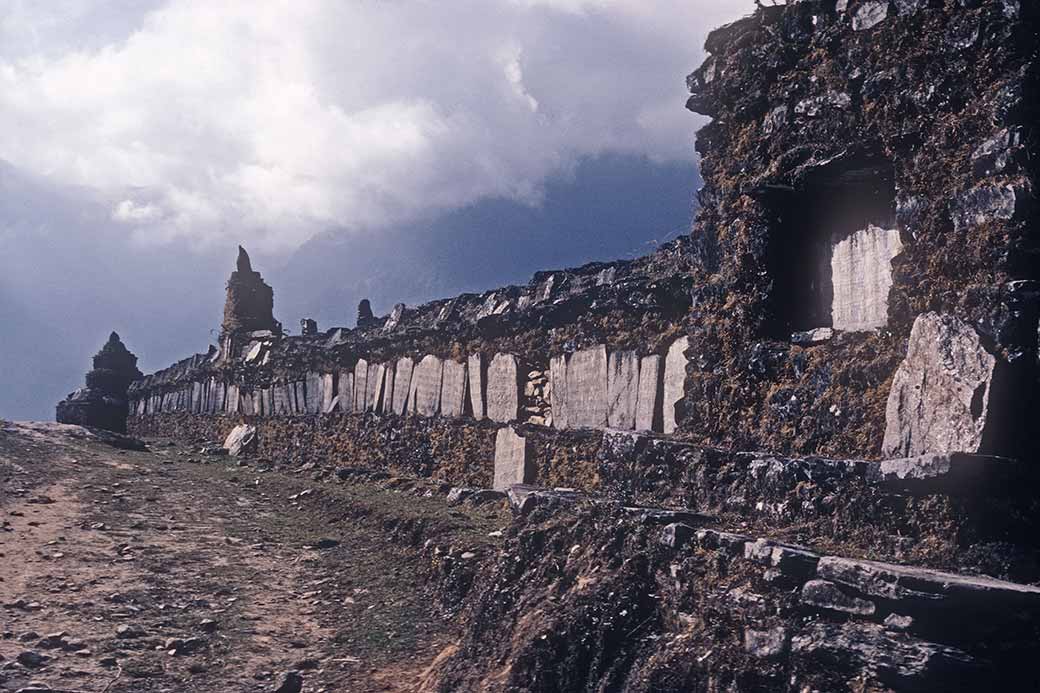 Mani stone wall, Tarke Ghyang