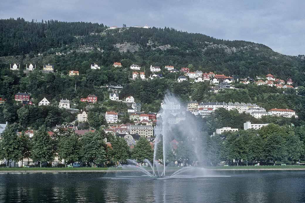 Lille Lungegårdsvannet, with Fløyen
