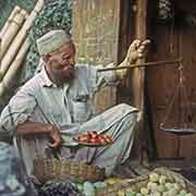Weighing tomatoes, Dir bazaar