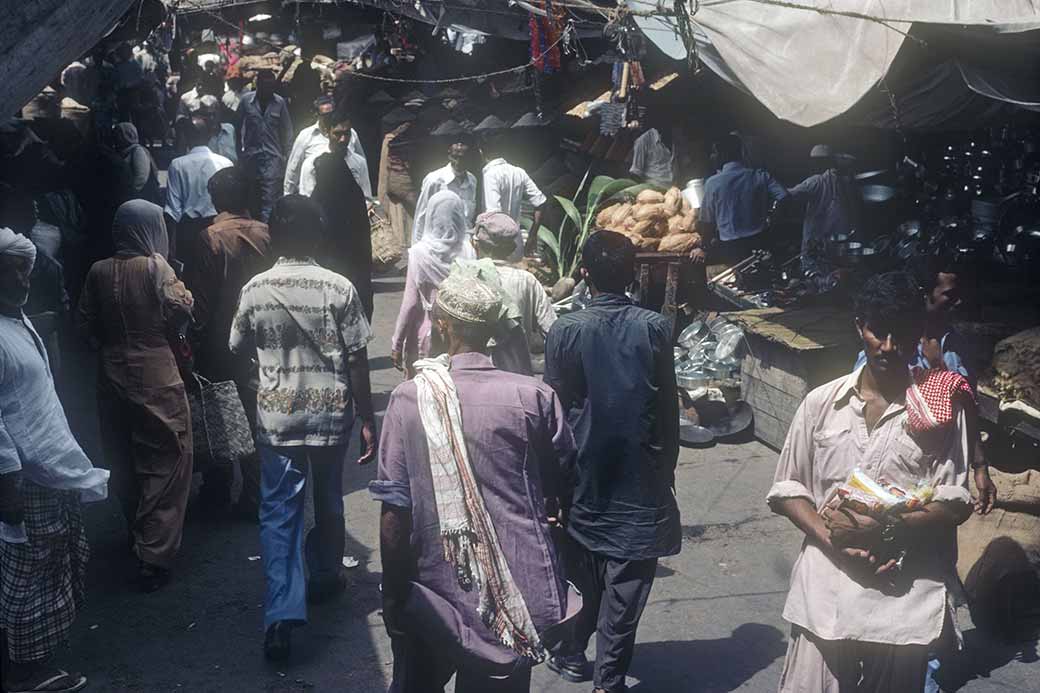 Crowds in the bazaar, Karachi