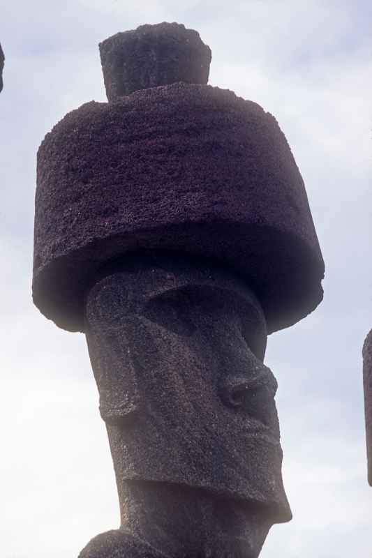 Moai with pukao, Ahu Nao-Nao